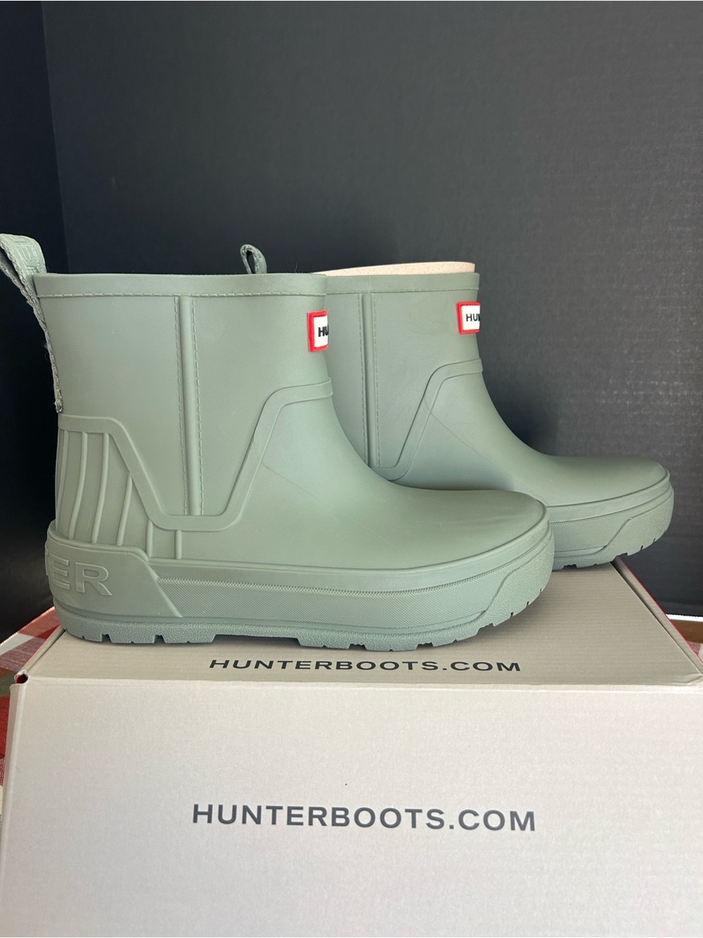 Hunter Booties size 6 NWB color is Medium Green.